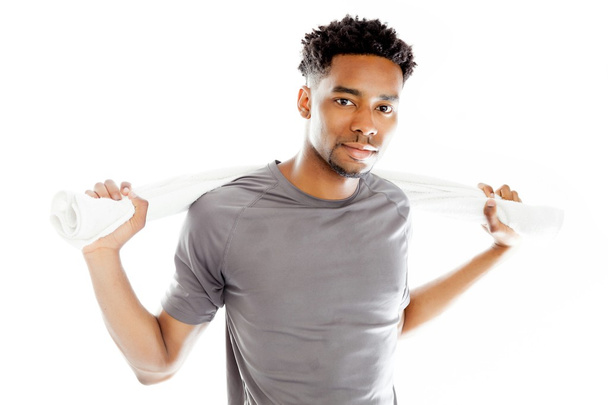aantrekkelijke Afro-Amerikaanse man poseren in studio - Foto, afbeelding