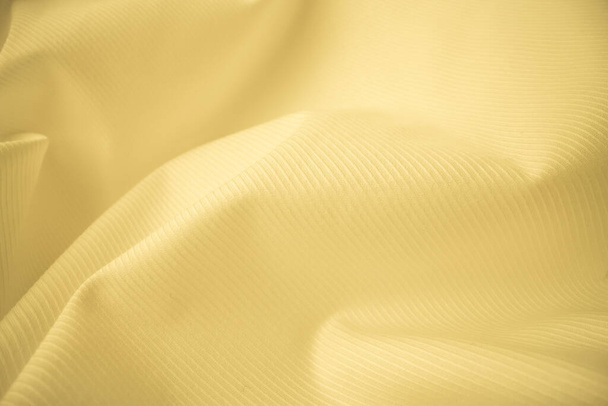 Texture brillante en tissu fluide en macro shot. Tissu ondulé en soie propre. Textile fond abstrait
. - Photo, image