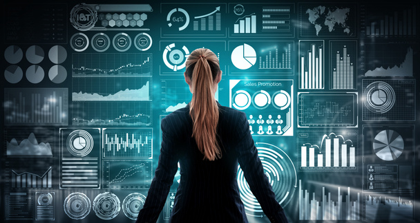 Big Data Technology for Business Finance Analytic Concept. Interface gráfica moderna mostra informações maciças de relatório de venda de negócios, gráfico de lucros e análise de tendências do mercado de ações no monitor de tela. - Foto, Imagem