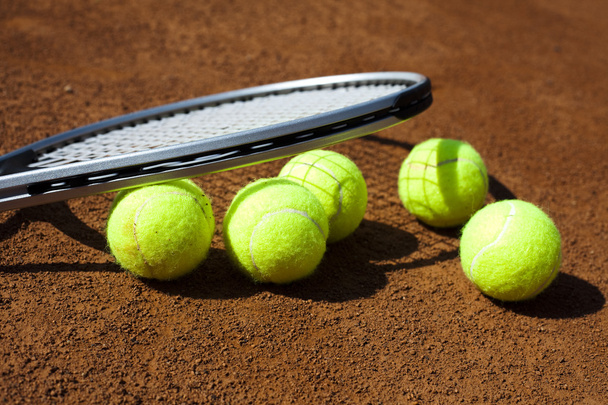 Tennisschläger mit Tennisball - Foto, Bild