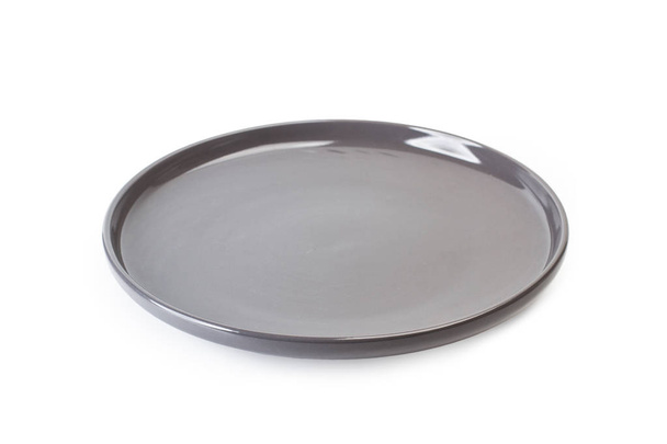 Szara ceramiczna okrągła płyta na białym tle - Zdjęcie, obraz