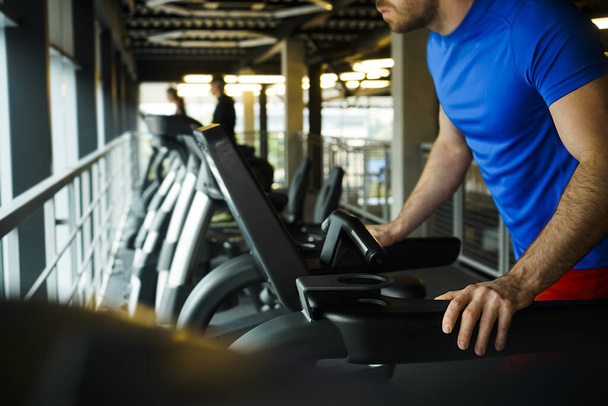  Young man training on treadmill.  - Foto, Imagem