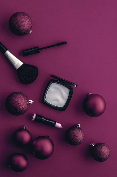 Conjunto de produtos de maquiagem e cosméticos para a marca de beleza sal de Natal
 - Foto, Imagem