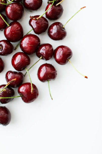 Fresh sweet cherries, juicy cherry berries fruit dessert as heal - Foto, immagini