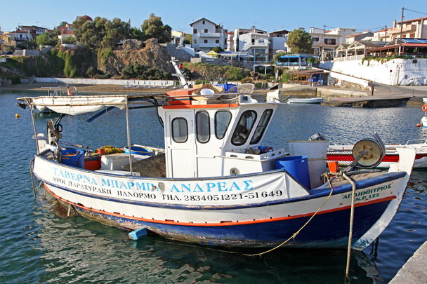 Puerto en la aldea Panormo en Creta, Grecia
 - Foto, imagen