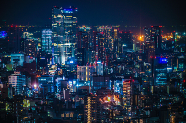 Tokio nachtzicht gezien vanaf het observatiedek van het Tokyo Metropolitan Government Building - Foto, afbeelding