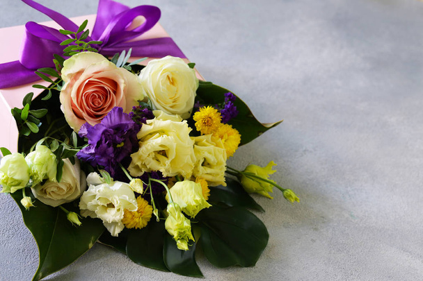 stylish modern flower bouquet for congratulations - Foto, afbeelding