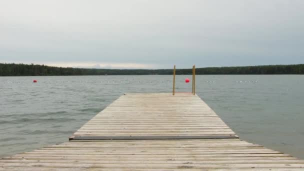 Slider Dock στο Riding Mountain National Park Καναδά - Πλάνα, βίντεο