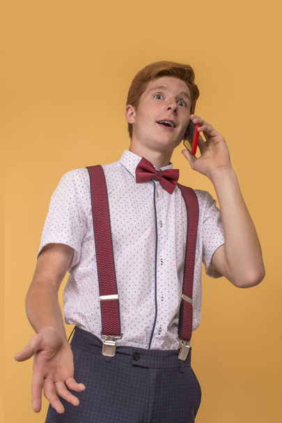 Shot of a cheerful young man  having fun talking on the phone ge - Foto, Imagen