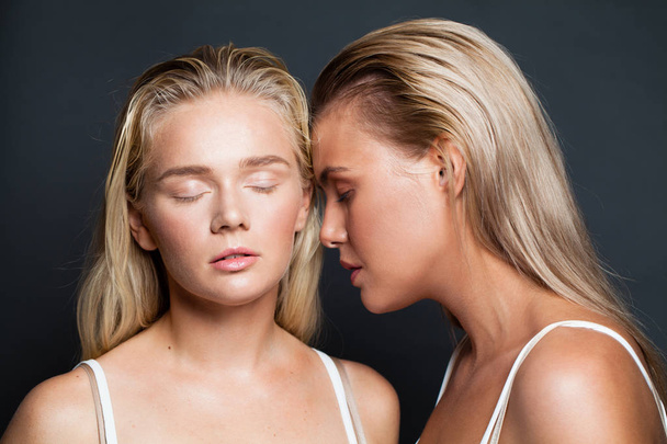 Sensual women. Two healthy models portrait - Photo, image