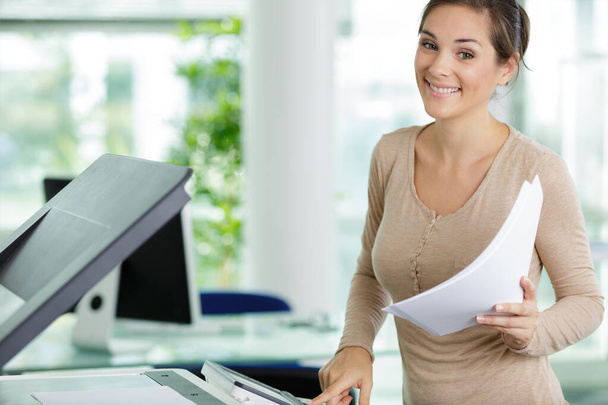 happy woman photocopying in her office - Foto, Imagem