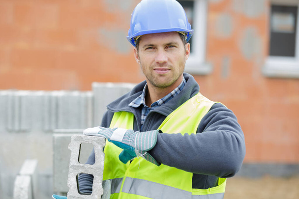 man builder in a construction site - Zdjęcie, obraz