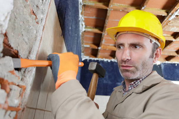 a worker with a hammer - Foto, Bild