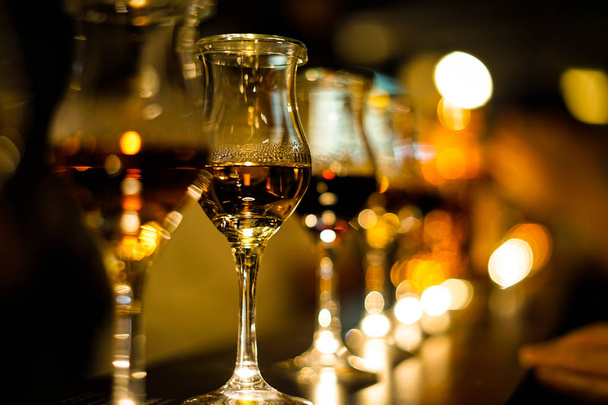 Stijlvol wijnglas afbeelding van - Foto, afbeelding
