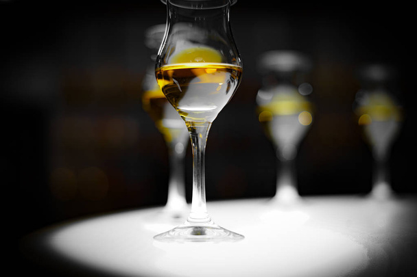 Imagem de vidro de vinho elegante de
 - Foto, Imagem