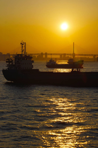 Город и корабль Иокогамы
 - Фото, изображение