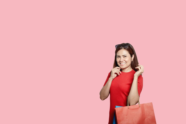 asian girl in red dress with shopping bags - Valokuva, kuva