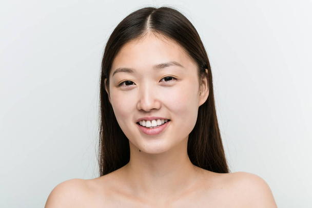 Zavřít mladou krásnou a přirozenou asijskou ženu - Fotografie, Obrázek