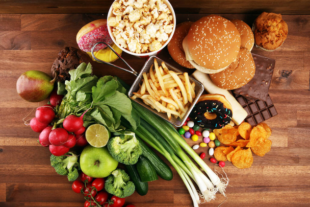 terveellistä tai epäterveellistä ruokaa. Käsitteen kuva terveestä ja epäterveellisestä
 - Valokuva, kuva