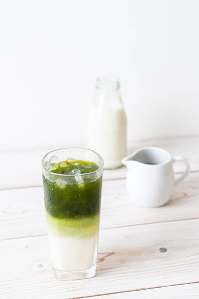 iced matcha green tea latte - Foto, immagini