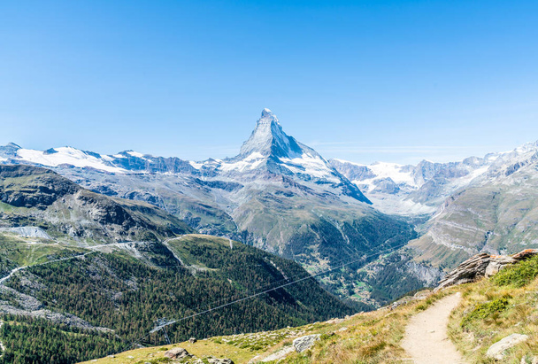 views of the Matterhorn peak in Zermatt, Switzerland. - Foto, Imagen