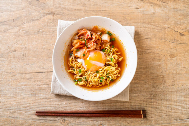 Korean instant noodles with kimchi and egg - Φωτογραφία, εικόνα
