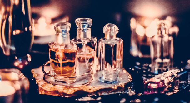 Perfume bottles and vintage fragrance at night, aroma scent, fra - Foto, Bild