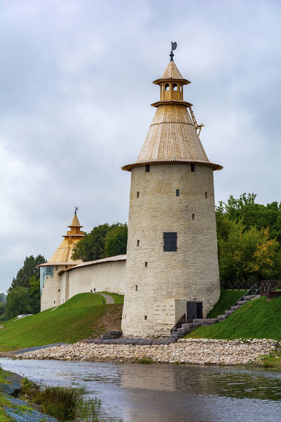 Pskov, High and Vrlamovskaya corner towers surrounding town  - Fotoğraf, Görsel