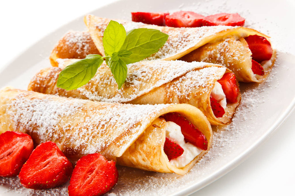 Twisted crepes with strawberries and cream - Valokuva, kuva