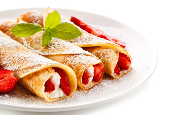 Twisted crepes with strawberries and cream - Valokuva, kuva