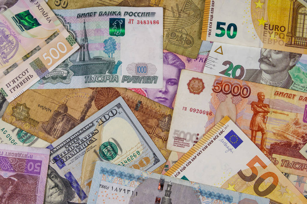 Multicurrency background of euro ΗΠΑ δολάρια, ρωσικά ρούβλια, αιγυπτιακές λίρες και Ουκρανικές εθνικού νομίσματος - Φωτογραφία, εικόνα