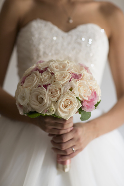 Beauty wedding bouquet of roses - Foto, Imagen
