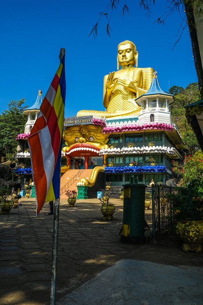 Templo Dorado de Sri Lanka, Dambulla (Patrimonio de la Humanidad)
) - Foto, imagen