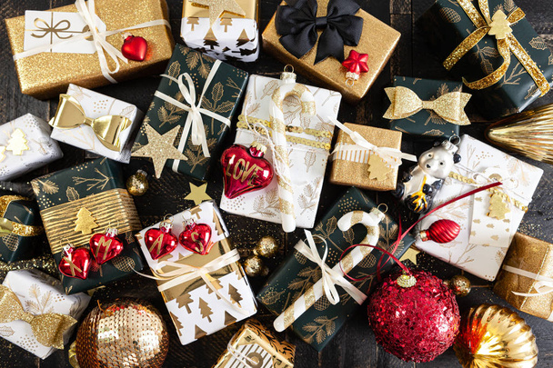 Festive gift wrapped presents - Foto, afbeelding