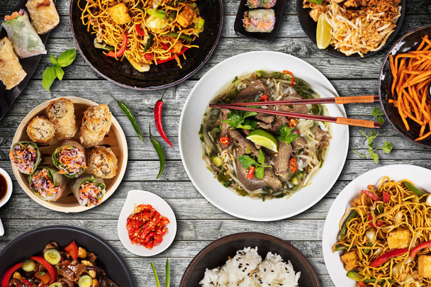 Composition vue du dessus de divers aliments asiatiques
 - Photo, image
