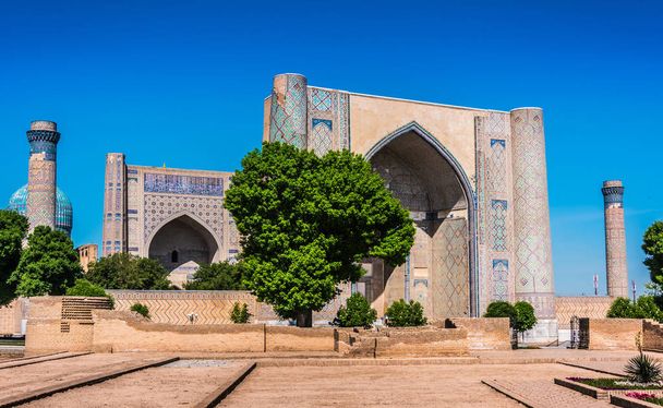 ウズベキスタンのサマルカンドでビビ Khanym モスク - 写真・画像