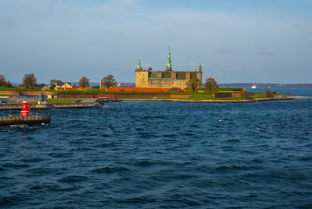 Kronborg Castle, Helsingor, Denmark: Kronborg is known by many also as Elsinore, the setting for much of William Shakespeare's famous tragedy Hamlet, Prince of Denmark. - Foto, Imagen