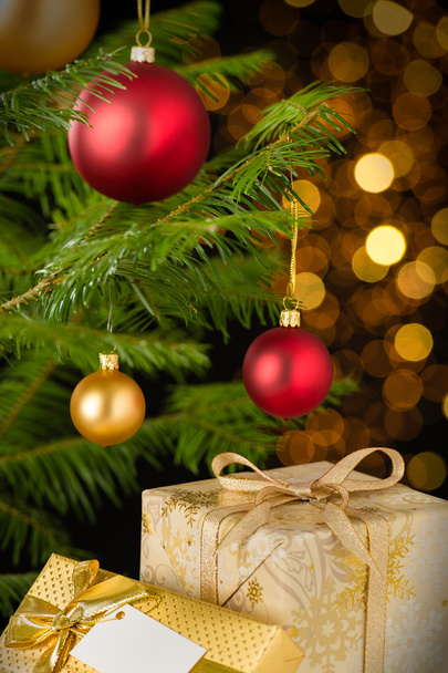 Christmas decoration tree, baubles and gifts - Zdjęcie, obraz