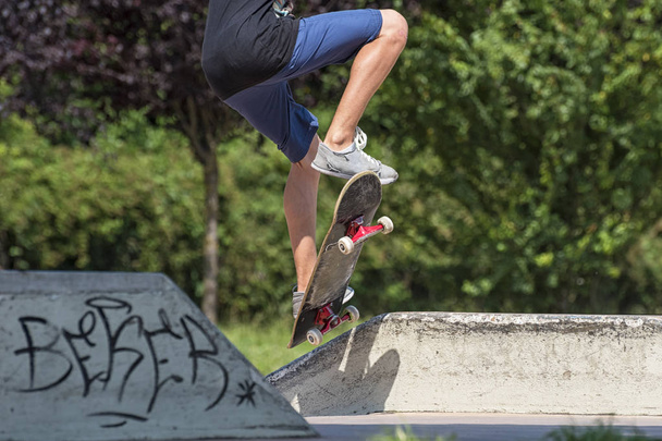 close up of boy making trick on skateboard  - Foto, Bild