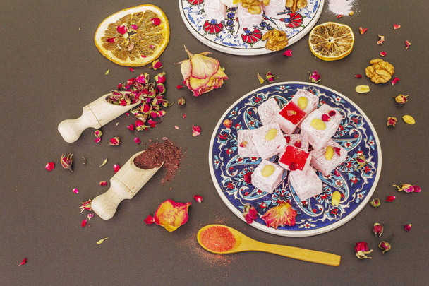 Dulces orientales. Delicia turca tradicional
 - Foto, imagen