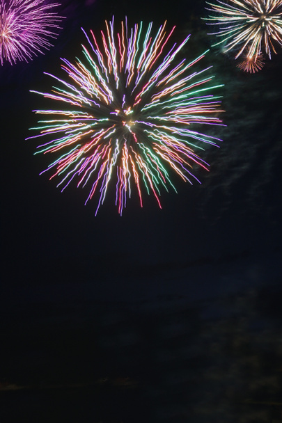 feux d'artifice colorés dans le ciel - Photo, image