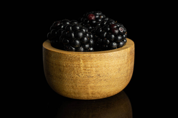 Fresh black blackberry isolated on black glass - Foto, Imagem