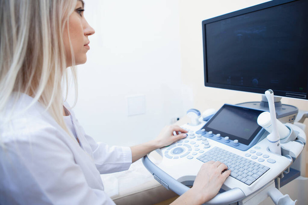 Ultrasound examination in the clinic. - Photo, image
