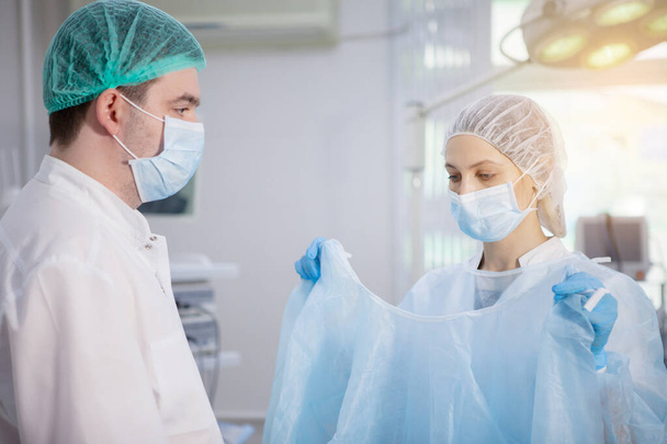 Medical assistant helps a surgeon. - Photo, Image