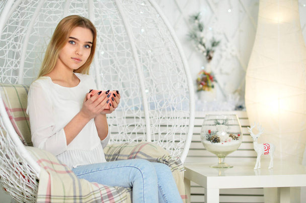 teenage  girl  posing on swing with  tea - Foto, Imagem