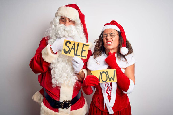 Pari yllään Santa puku tilalla wow ja myynti banneri yli eristetty valkoinen tausta Koskettaa kivulias niska, kurkkukipu flunssa, tomppeli ja infektio
 - Valokuva, kuva