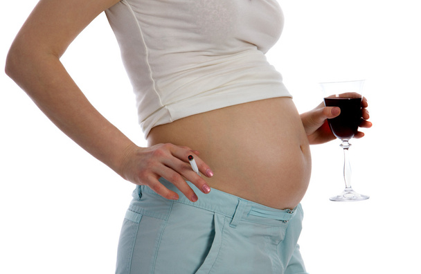 Pregnant woman holding wine - 写真・画像