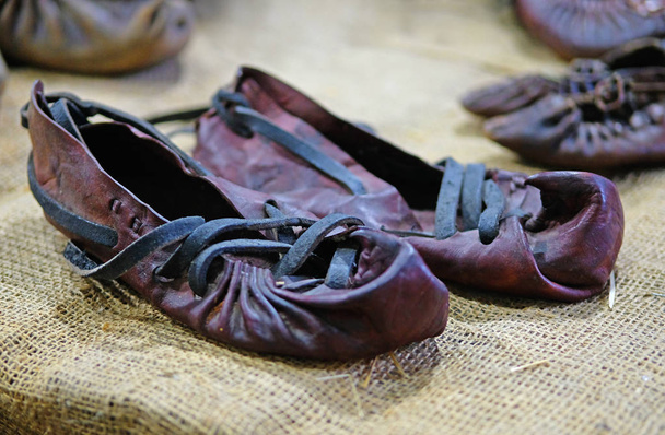 Stare skórzane buty. Obuwie historyczne - Zdjęcie, obraz