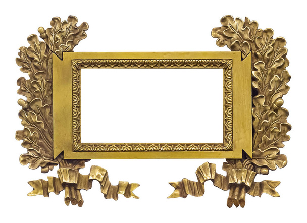 Marco dorado para pinturas, espejos o fotos aisladas sobre fondo blanco. Elemento de diseño con ruta de recorte - Foto, Imagen