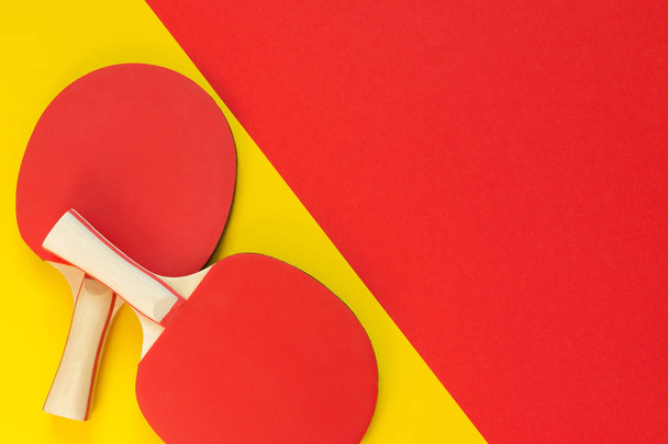 Rood tennis ping pong rackets - Foto, afbeelding